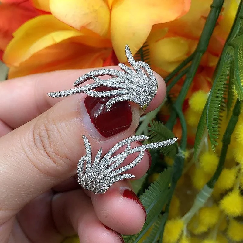 Huitan kreative Blumenmuster Ohrringe für Frauen neu gestaltete Bling Bling Zirkonia Mode Creolen Hochzeits schmuck
