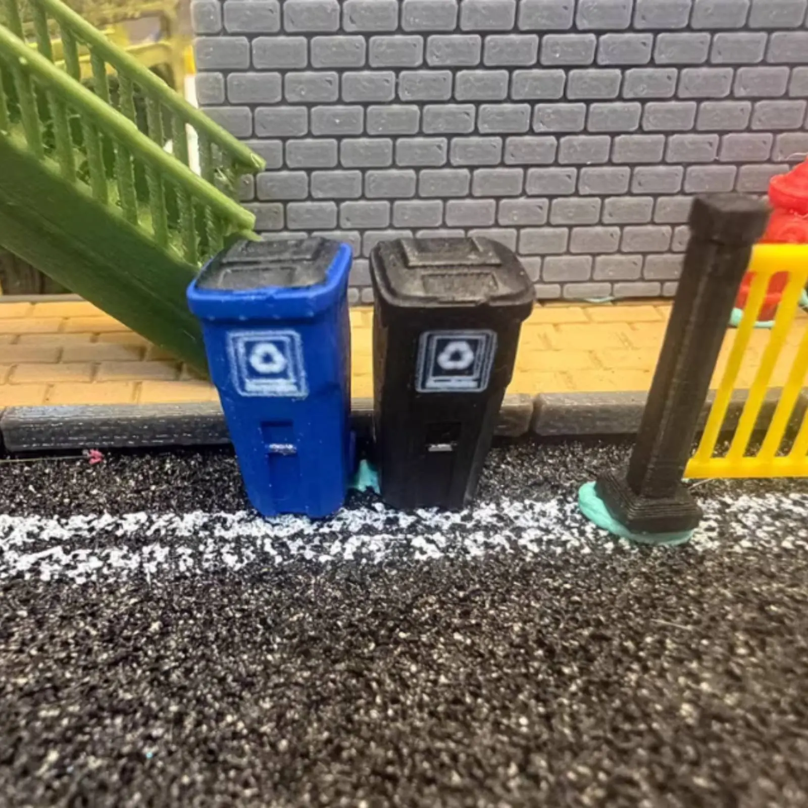 

1:64 Scale Trash Can Highly Detailed Miniature Recycling Bin Tiny Wheeled Garbage Can Weathered Finish Scene Setting Accessory
