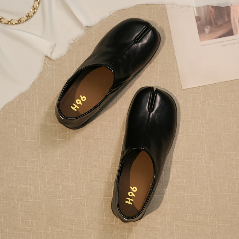 chaussures-plates-noires-a-bout-fendu-pour-femmes-style-coreen-nouvelle-collection-printemps-retro-esthetique-minimaliste-style-romain-talon-plat-pour-usage-quotidien
