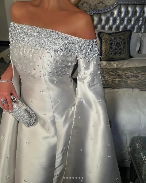 맞춤형 두바이 실버 이브닝 드레스 새틴 비즈 진주 스팽글 맞춤 제작 행사 드레스 A라인 오프숄더 롱 프롬 드레스