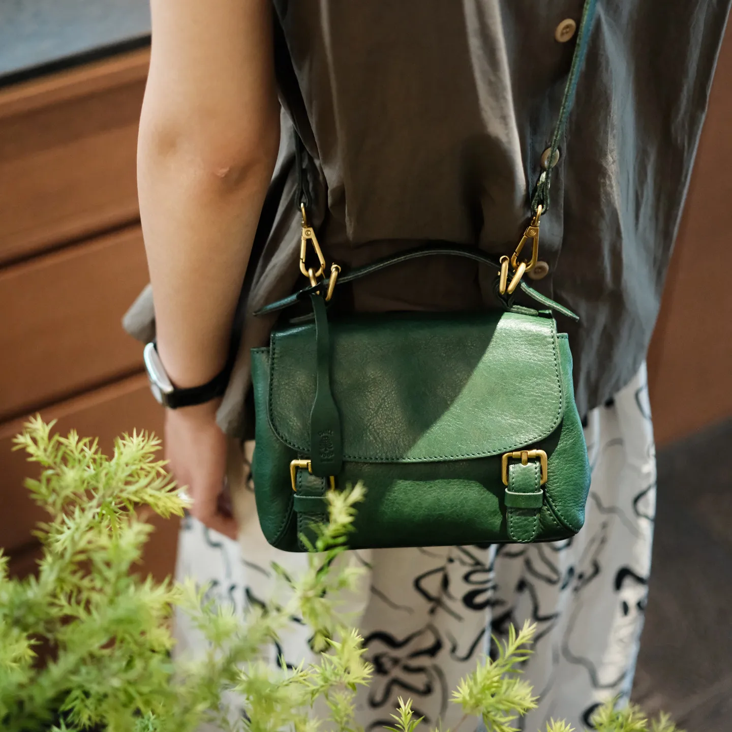 PNDME fashion vintage handmade genuine leather women's multifunctional crossbody bag outdoor travel cow leather handbag backpack