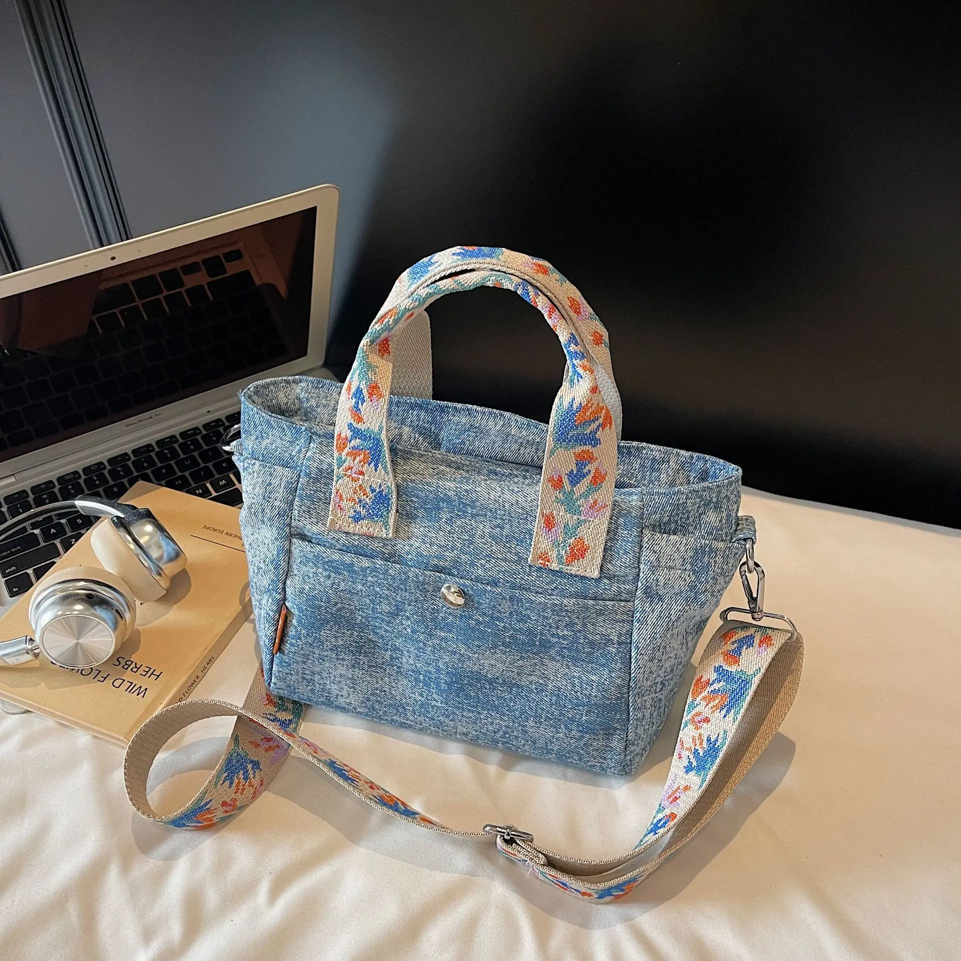 

Новая джинсовая сумка через плечо для женщин 2025 года, универсальная сумка через плечо, повседневная сумка премиум-класса с несколькими карманами, шикарная и просторная