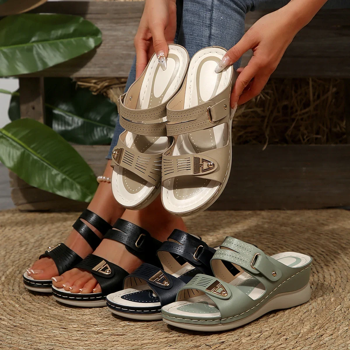 

Новинка 2023 года, женские тапочки на танкетке, винтажные нескользящие тапочки, повседневная обувь на платформе в стиле ретро, удобные сандалии с открытым носком, женские шлепанцы