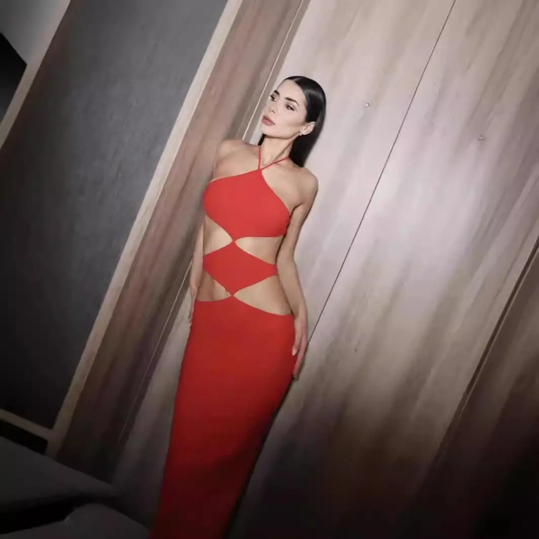 فستان طويل بحزام عصري لعام 2024 من Dr Cut out Par Banquet بخصر مطاطي من الألياف بدون Sve Bodycon Dr لمنتصف العمر...