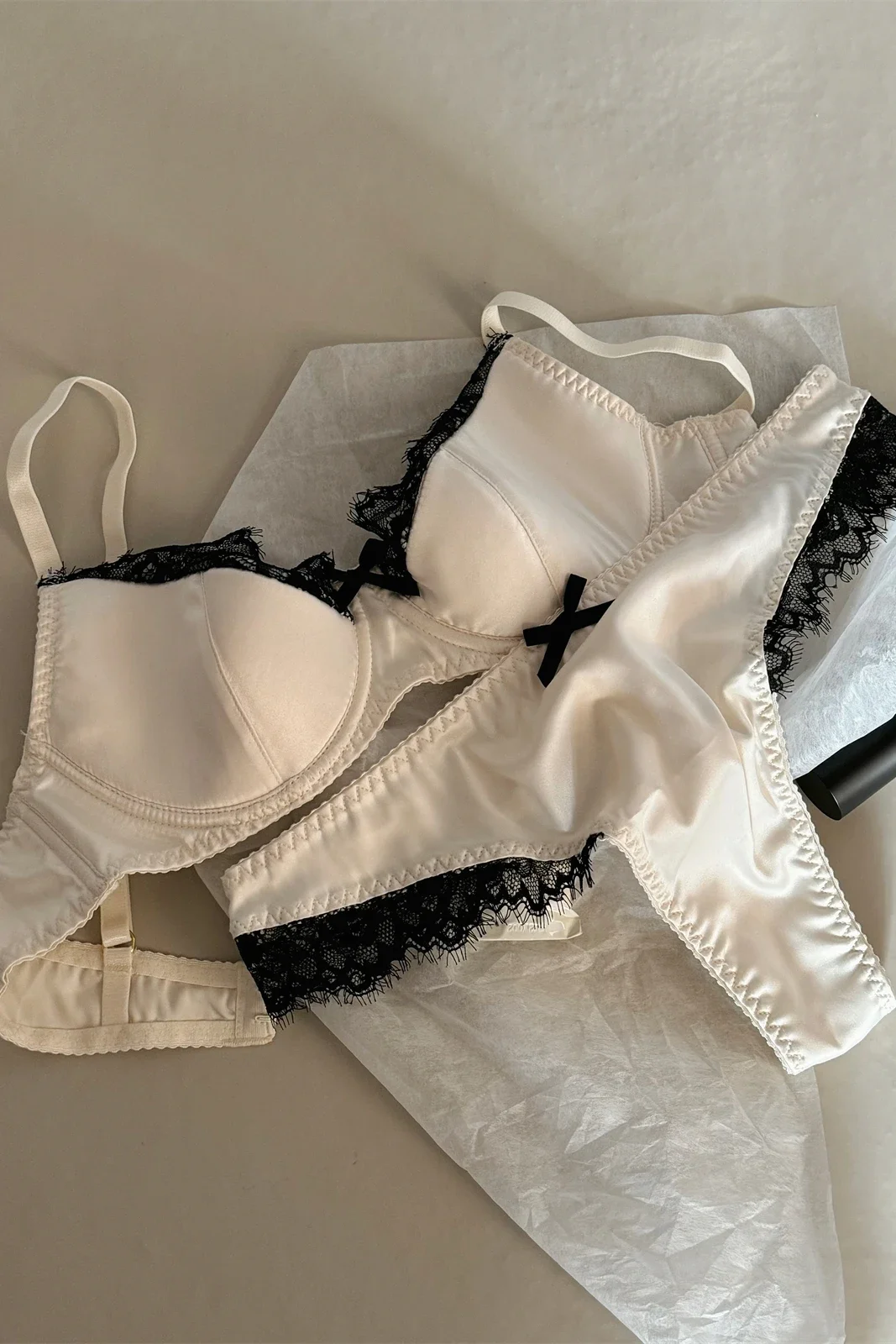 Exquisite lingerie satin women bra set new adjustable anti-sagging side breasts gathered underwear white lace bras