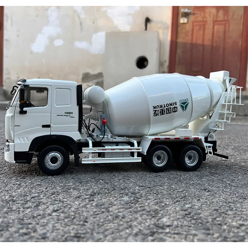 

Diecast 1: 24 Scale China National Heavy Duty Truck HOWO A7 Concrete Mixing Truck Cement Truck Simulation Vehicle Model ﻿