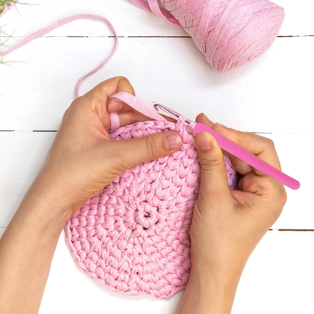 9 قطعة/المجموعة 2.0 مللي متر-6 مللي متر الوردي التدرج الألومنيوم الكروشيه السنانير مريح لينة مقبض الكروشيه مع حالة الكروشيه عدة للمبتدئين