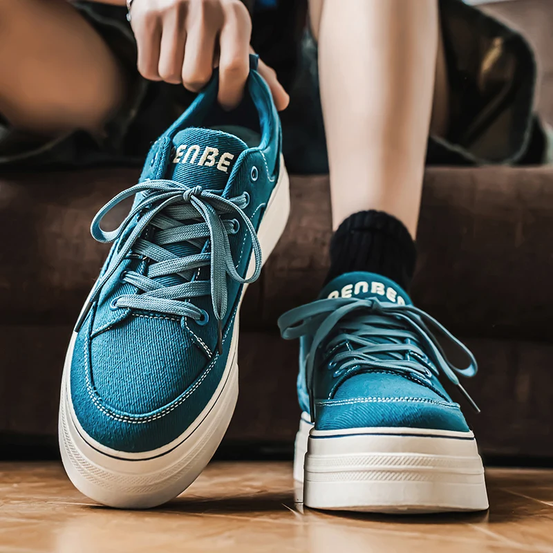 

Thick Soled Invisible 10cm Canvas Shoes for Men's Autumn New Breathable Sports and Leisure Versatile Board 2025 Shoes for Men