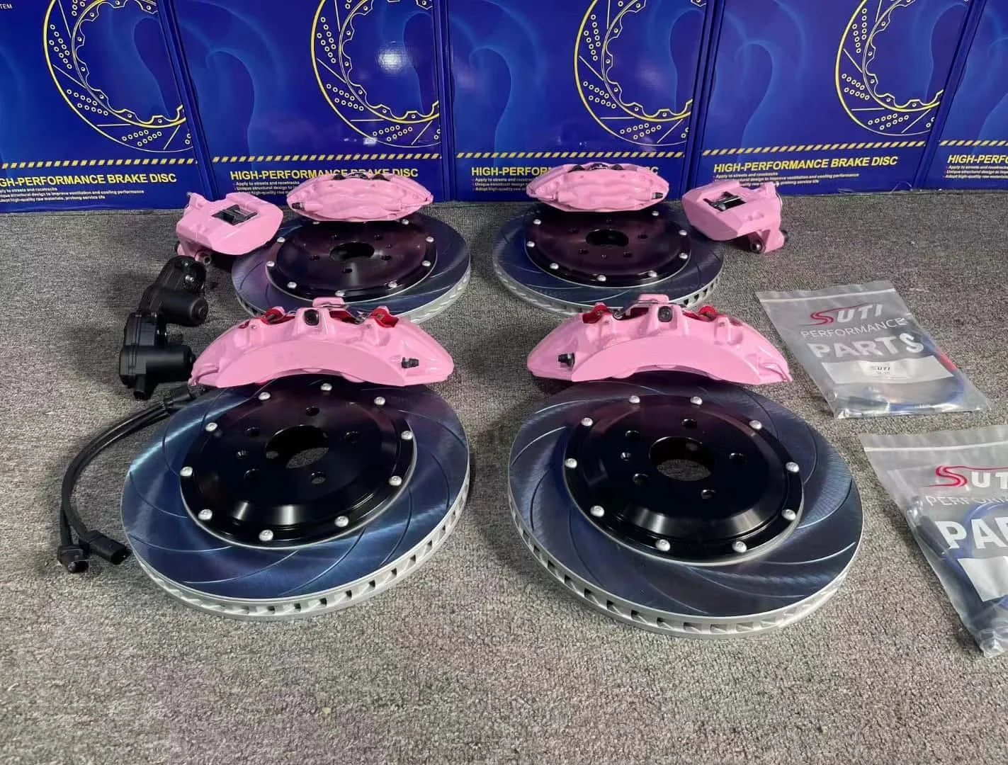 فرامل عالية الأداء بستة مكابس وأربعة مكابس CTSV6 F40 لشاكر الحصان الكهربائي Mondeo Explorer Sharp Ranger