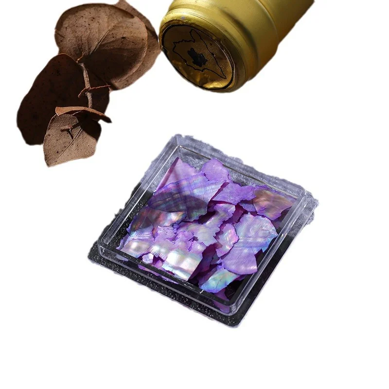 Elementy do zdobienia paznokci z muszli, akcesoria do zdobienia paznokci w stylu japońskim z muszli, elementy z muszli abalonu, fragmenty paznokci, nieregularne kształty.