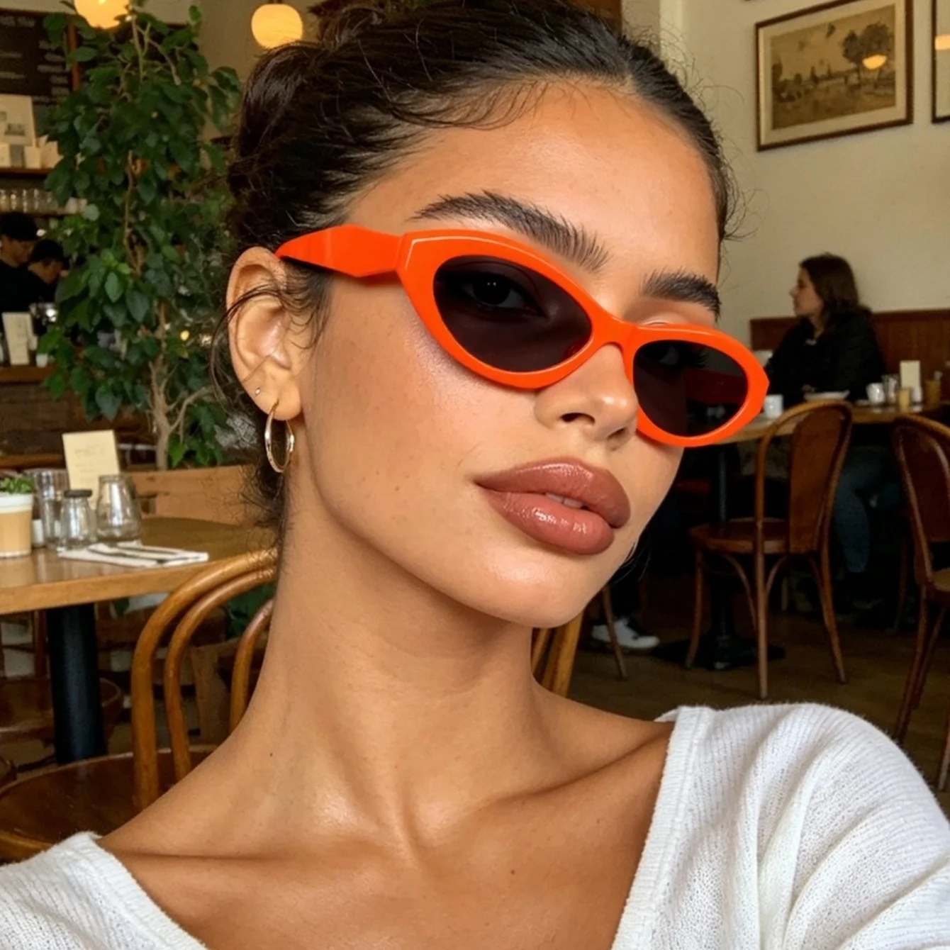 Unique, trendy oval-shaped frame sunglasses for men and women, suitable for everyday wear.
