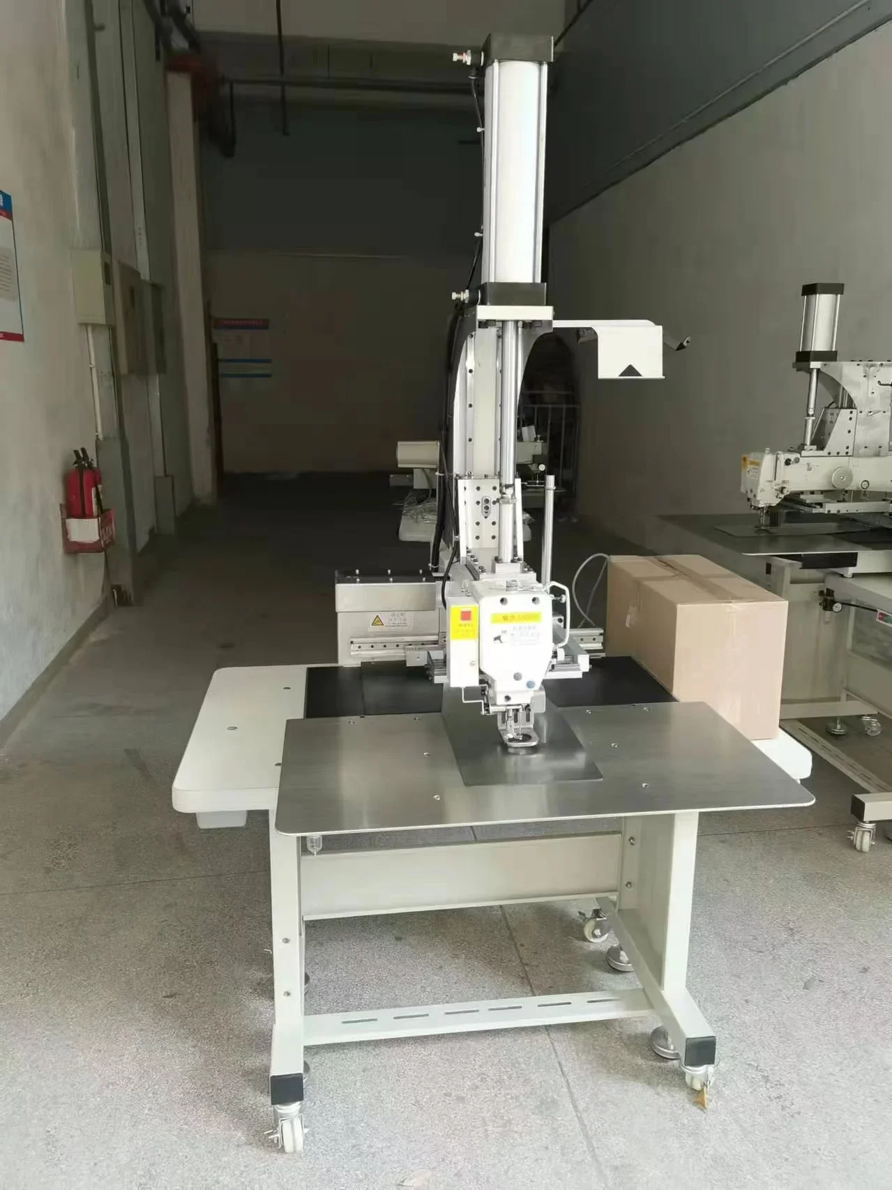 Automatic Sofa Thick Cushion Lock Stitch Pattern Sewing Machine Pillow Stitching Tacking Machine
