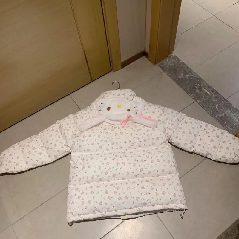 

Sanrio новая стильная хлопковая куртка Hello Kitty, зимняя теплая хлопковая куртка в корейском стиле, модная утолщенная куртка с цветочным принтом, популярный стиль