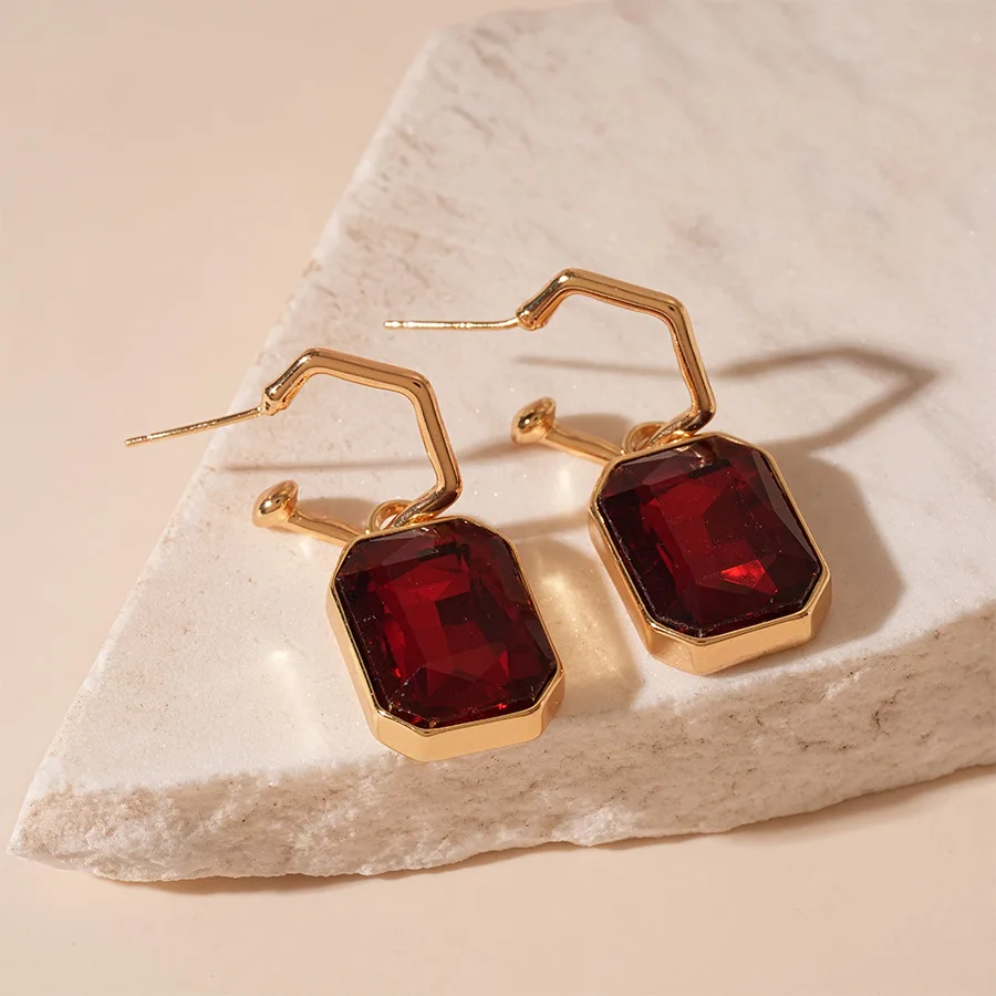 خمر Ankera الأحمر الماس رصع مستطيلة الترقوة قلادة بسيطة نمط هندسي أناقة مجوهرات للنساء