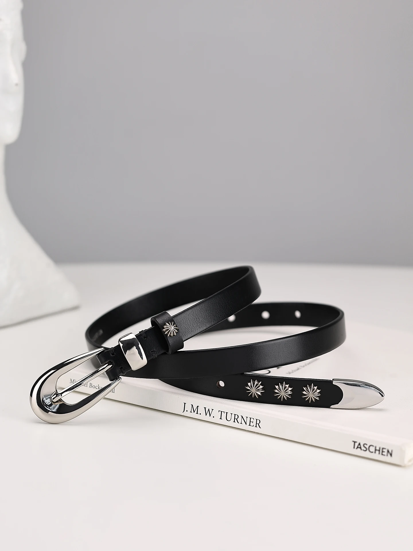 ヴィンテージ風リベットレザーベルト-レディース-トップレイヤー牛革-シルバーバックル-ブラックウエストベルト-おしゃれなアクセサリー-女性用