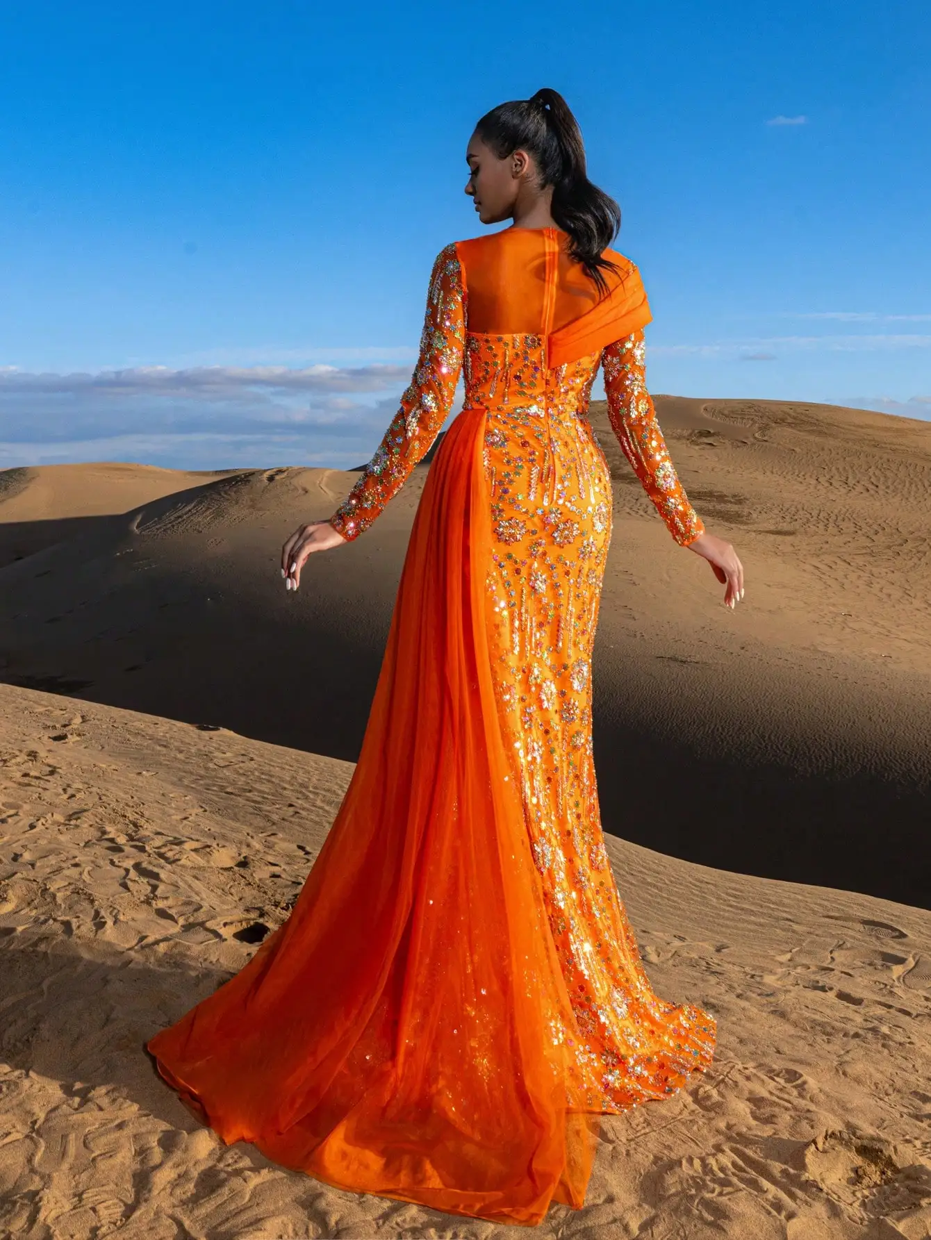 Preciosos vestidos formales y vestidos de noche con cuentas y lentejuelas florales con dobladillo de sirena superpuestos de malla