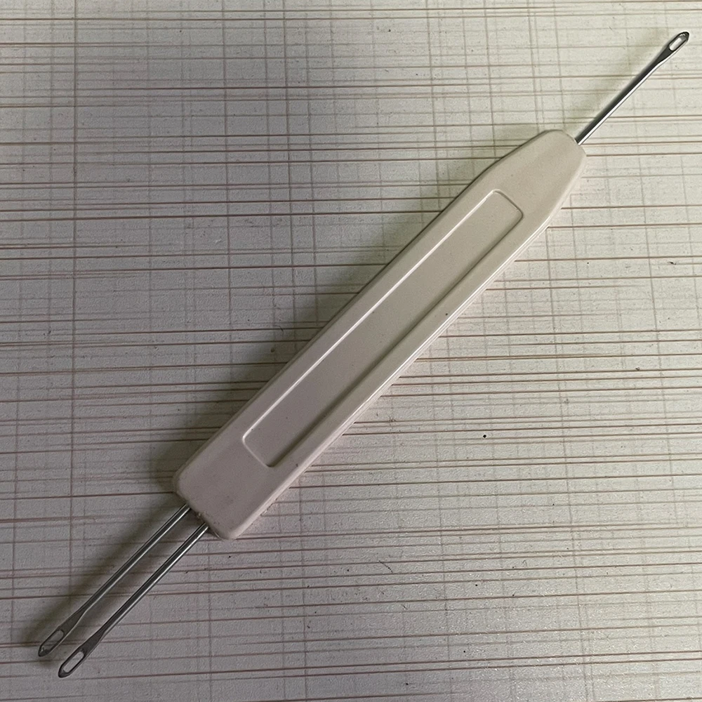 Thread transfer tool of knitting machine Needle take-up and push plate for brother