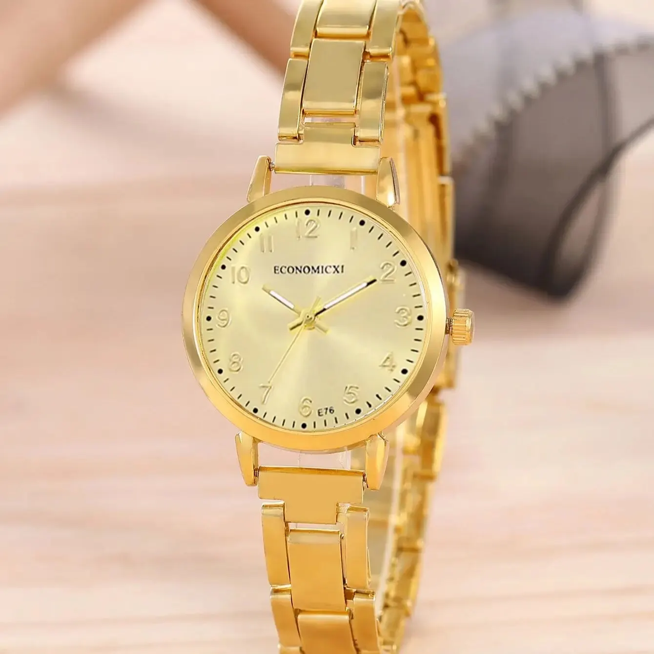 2Pcs Fashion Simple Casual Gold Digital Pointer Steel Band Quartz Watch Love Atmospheric Trend Bracelet Gift Set