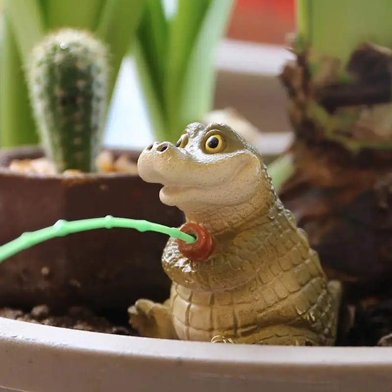 Alligator Figurine Tiny Cute Resin Alligator Garden Statue Garden Sculptures for Desktop Family Son Daughter Boys Girls Patio