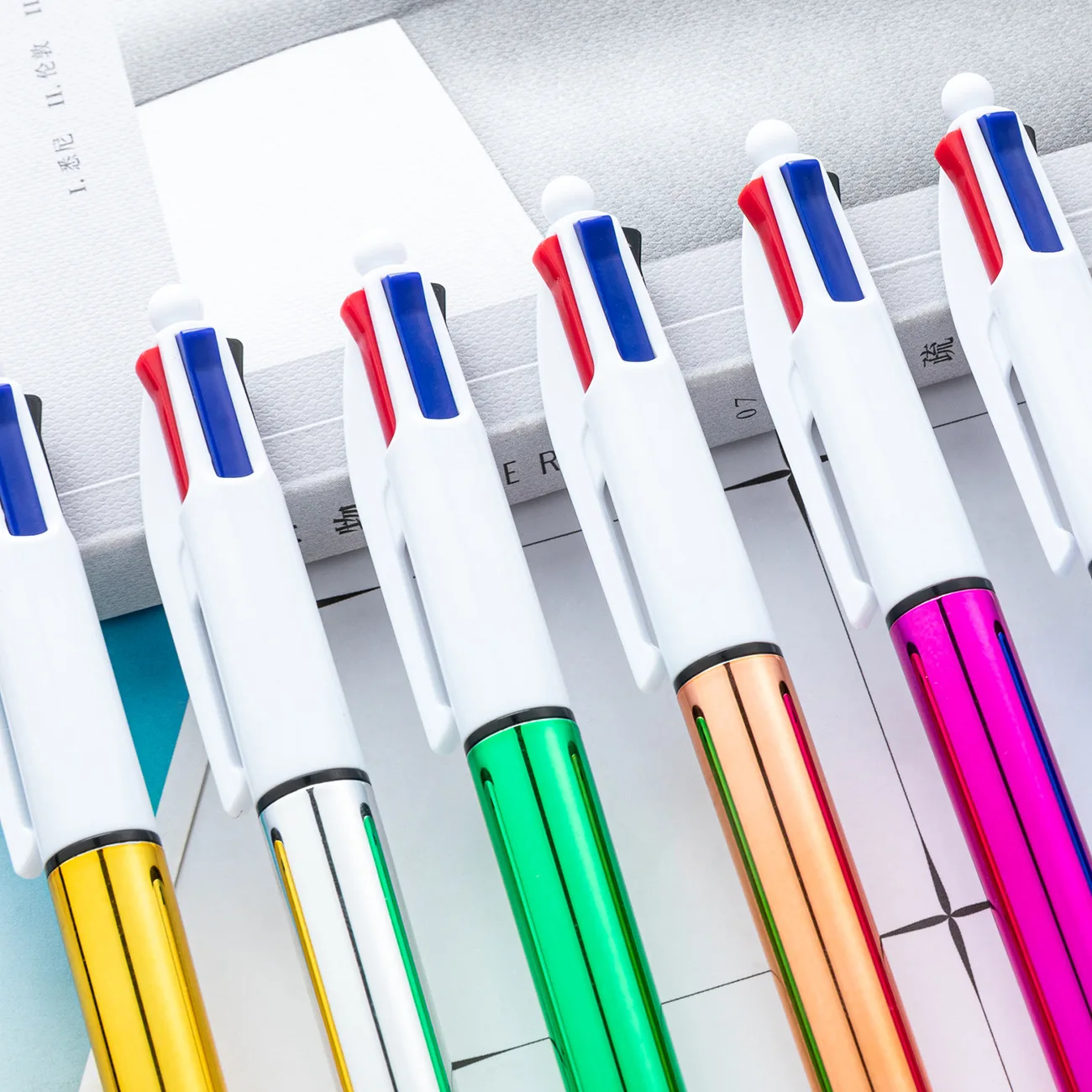 18-90 قطعة قلم حبر جاف 4 في 1 مطلي بالكهرباء |   أداة كتابة متعددة الألوان قابلة للسحب للمكتب والسفر