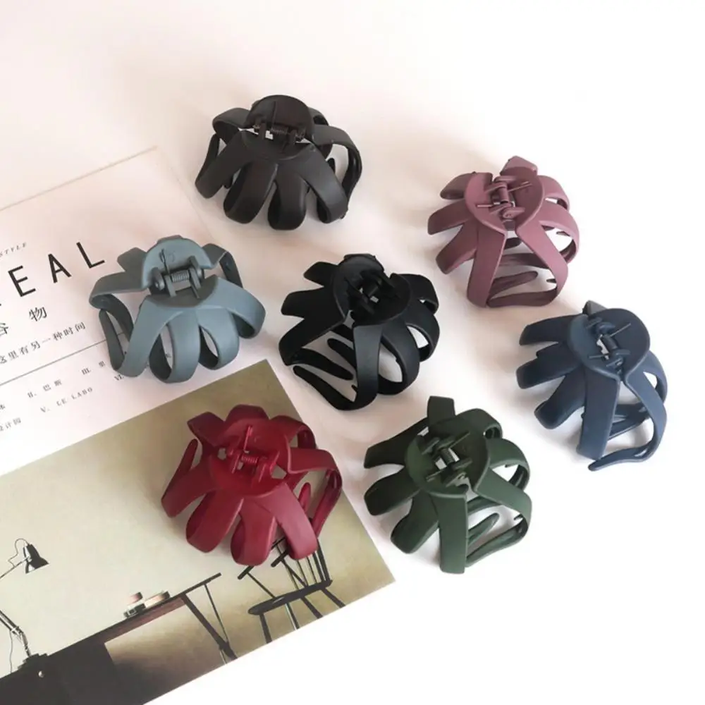 New Solid Color Hair Claw Women Girls Geometric Hair Claw Clamps Metal Hair Crab Moon Shape Hair Claw Clip Hair Accessories