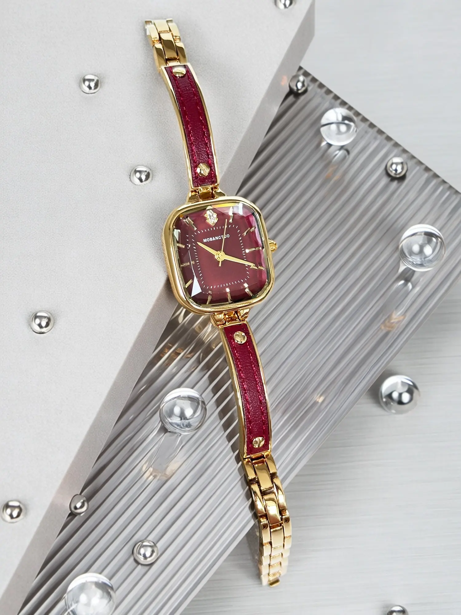 Top Luxury Women's Watch Half Bracelet Bracelet Women's Quartz Watch Light Luxury Square Gold Ladies Bracelet Gift for Lovers