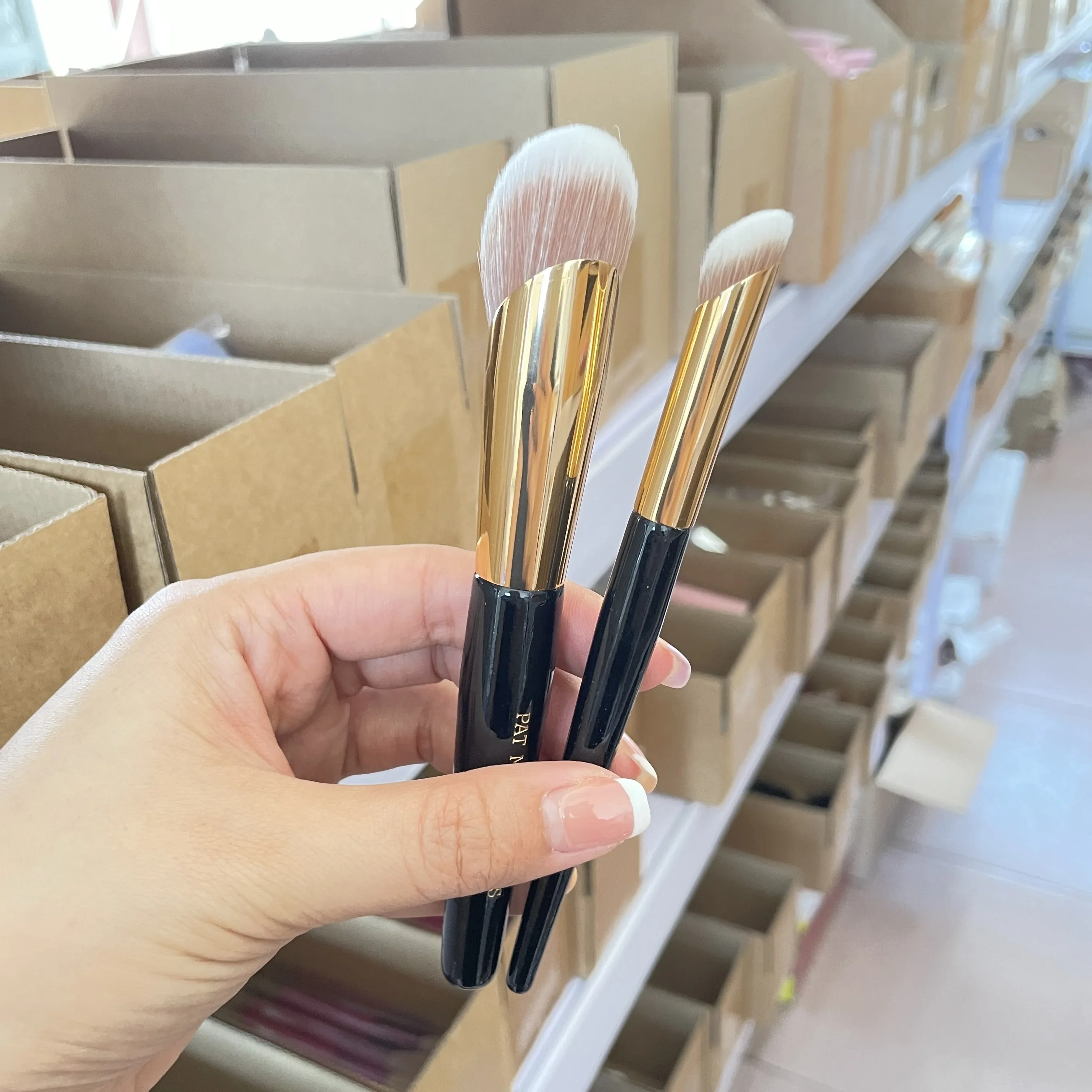 Skin Fetish Sublime Perfection Foundation Highlighting Brush Unique Face Blusher Contour Concealer Cosmetic Makeup Brush