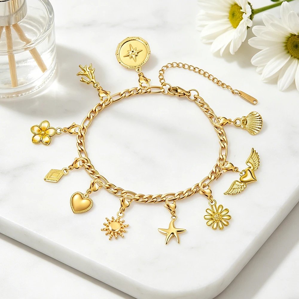 Mini-Anhänger mit Karabinerverschluss aus Edelstahl in Goldfarbe, DIY-Anhänger für Figaroketten-Armbänder, Damen-Schmuck mit Blumen-, Herz- und Sonnenmotiven – Detail 2