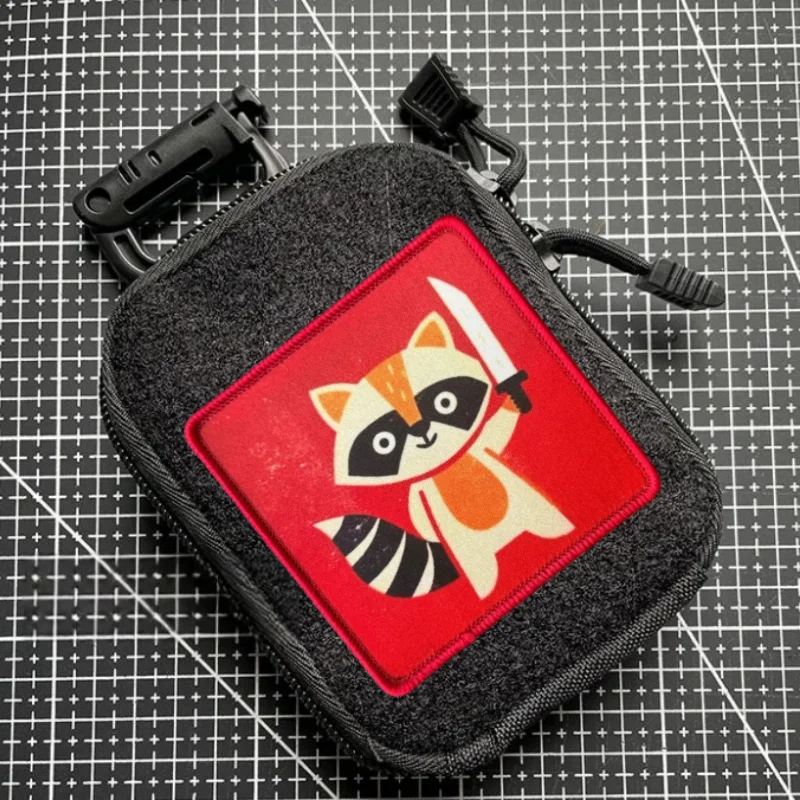 Parche táctico mapache con velcro para mochila militar - imagen 3