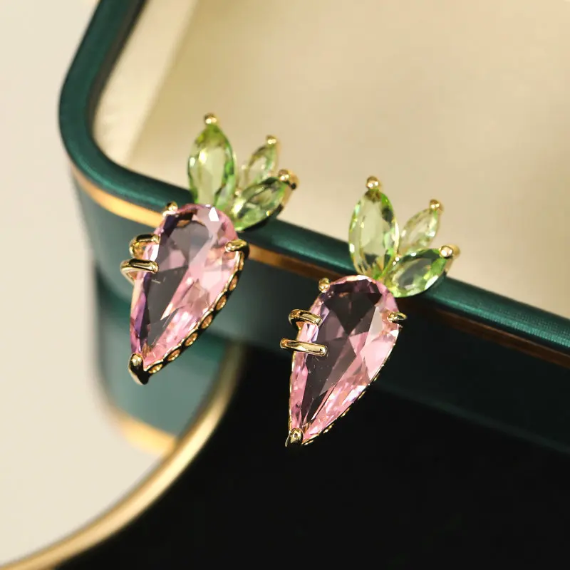 High-end, niche and girlish simple fruit earrings, fashionable and niche design, high-end transparent zircon carrot stud earring