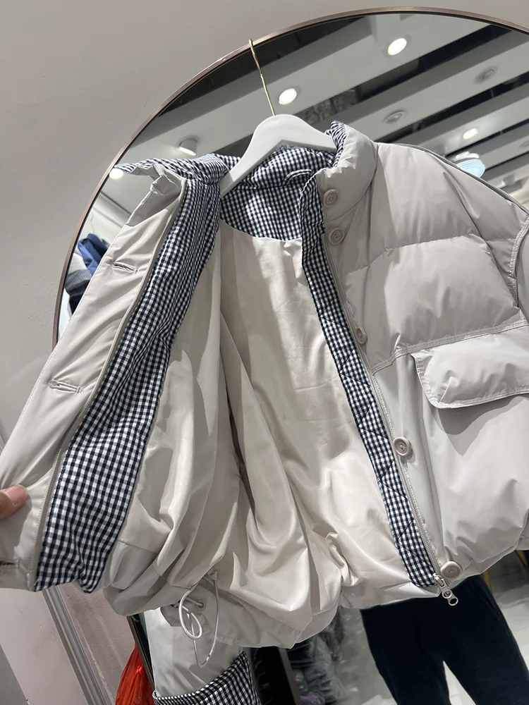 سترة شتوية جديدة على الطراز الكوري لعام 2025 بياقة واقفة وشبكة ربط واحدة الصدر عصرية غير رسمية من ريش البط الأبيض