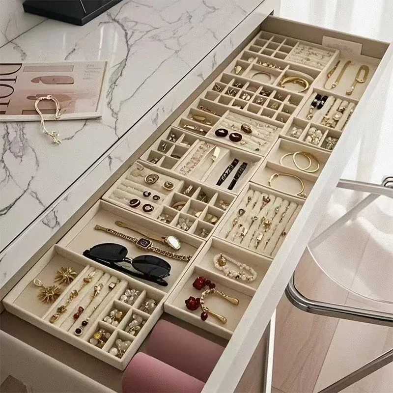 목걸이, 팔찌, 귀걸이 및 반지 정리를 위한 봉제 안감 트레이 스탠드