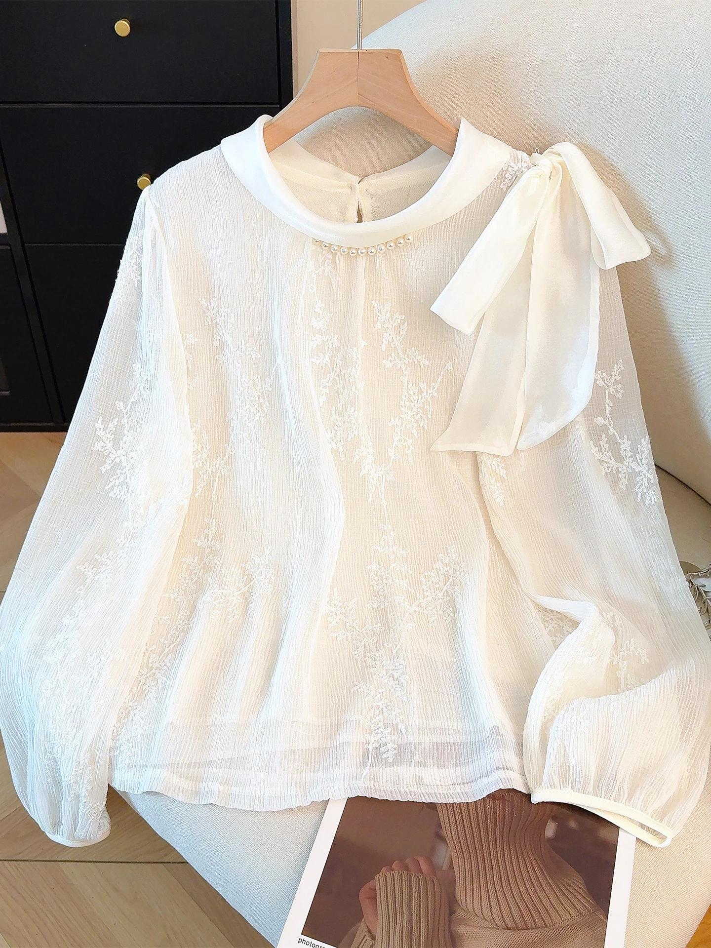 

Женская шифоновая блузка Ele с вышивкой и завязками, базовая модель, весна 2026, мягкая, дышащая, с длинным рукавом