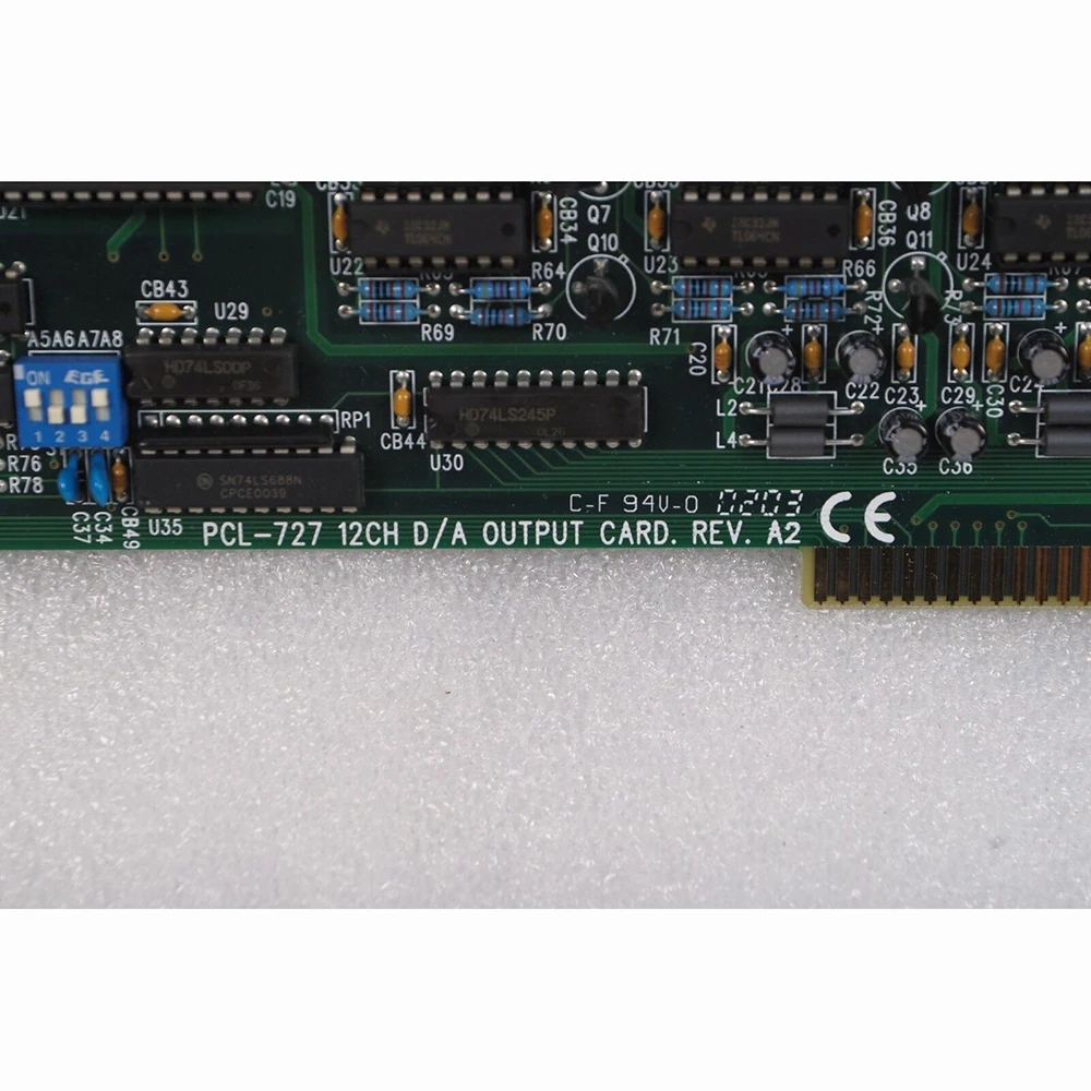 PCL-727 REV.A2 12CH D/A TARJETA DE SALIDA Tarjeta de salida digital de canal de E/S para tarjeta de captura de datos Advantech funciona bien de alta calidad