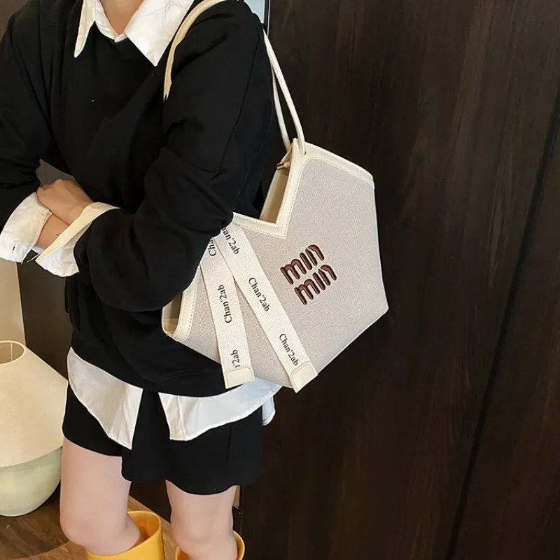

Classic Shoulder Bag For Women The Epitome Of Quiet Luxury And Understated Elegance