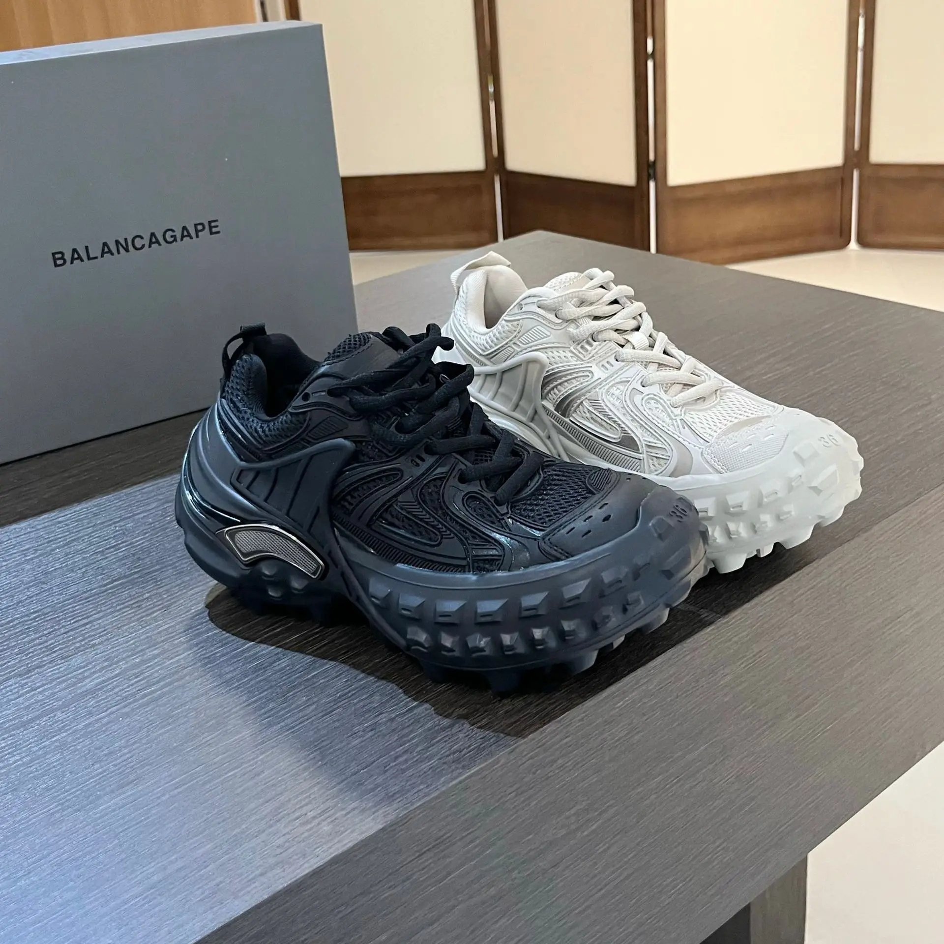 Parisian Men's Thick-Heeled Durable Rubber Tank Boots Unisex Trendy Footwear Suitable for All Seasons