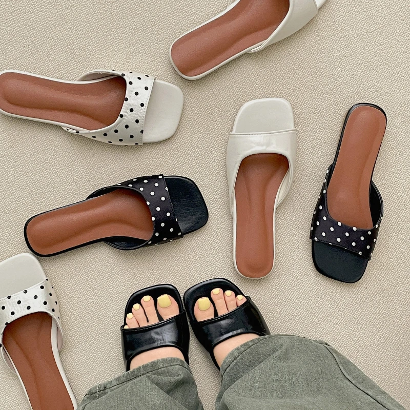 

Новые женские шлепанцы с открытым носком в горошек, летние модные слипоны для женщин, удобные для улицы, пляжа и отпуска