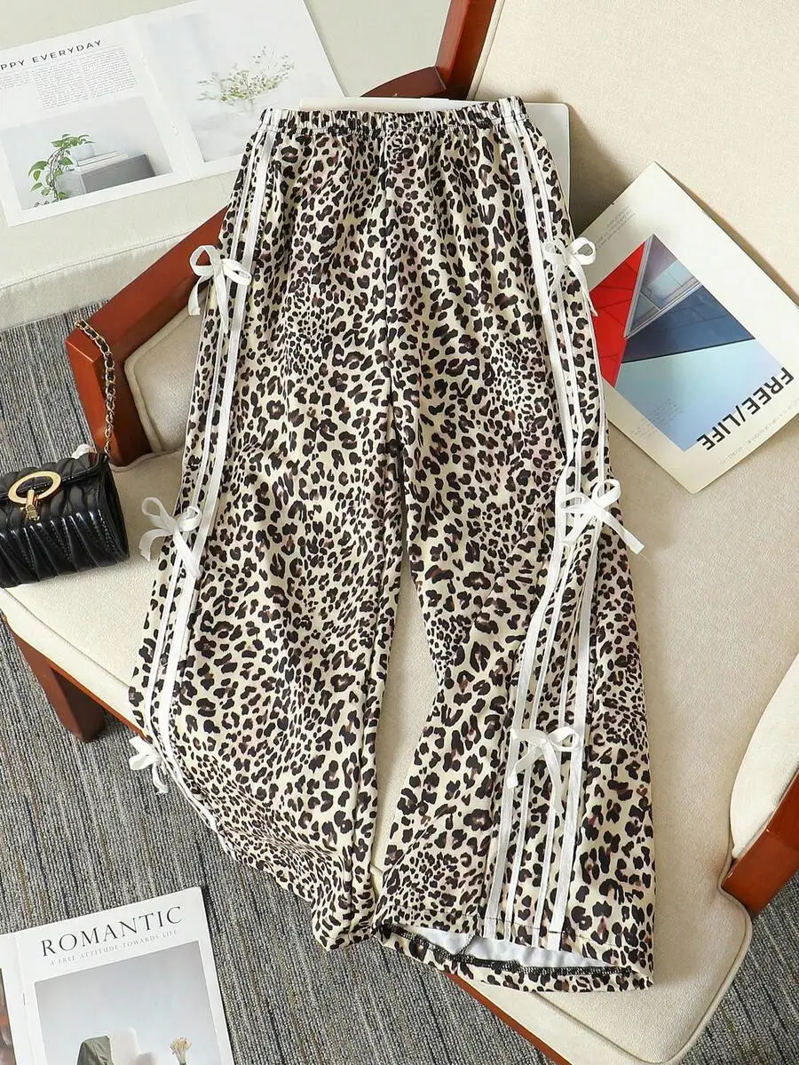 

Широкие брюки свободного кроя с леопардовым принтом и боковыми завязками-бантиками для девочек