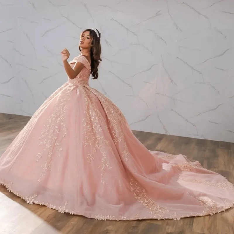 맞춤형 반짝 이는 핑크 Quinceanera 드레스 오프 숄더 Tull 비즈 아플리케 레이스 프릴 Vestido De 15 Quinceanera