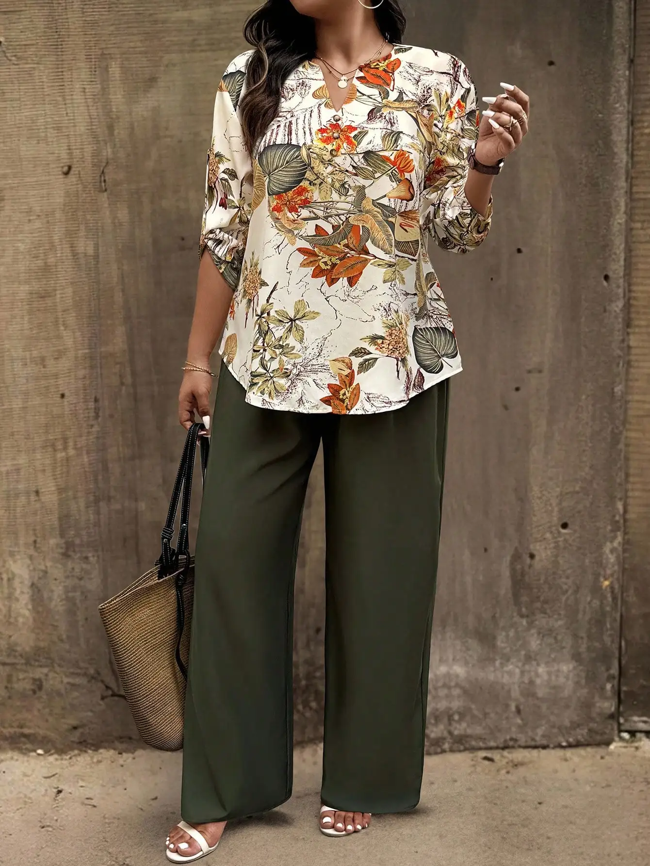 

Комплект EMERY ROSE: топ с цветочным принтом больших размеров и брюки с широкими штанинами, воротник с вырезом, рукава на пуговицах, повседневный летний наряд