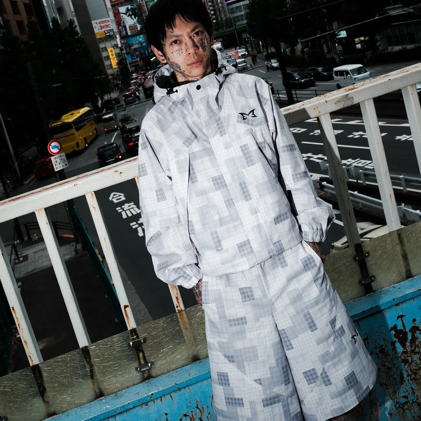 

Mertra checked plaid hooded jacket, tactical vest, trendy brand, hip-hop rap, streetwear outfit