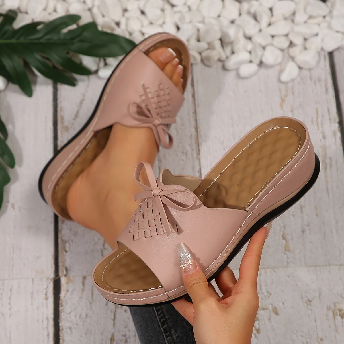 

New Women's Lightweight Wedges Slippers Women Flower Decor Thick Sole Sandals Woman Plus Size 36-43 Platform Beach Flip Flops