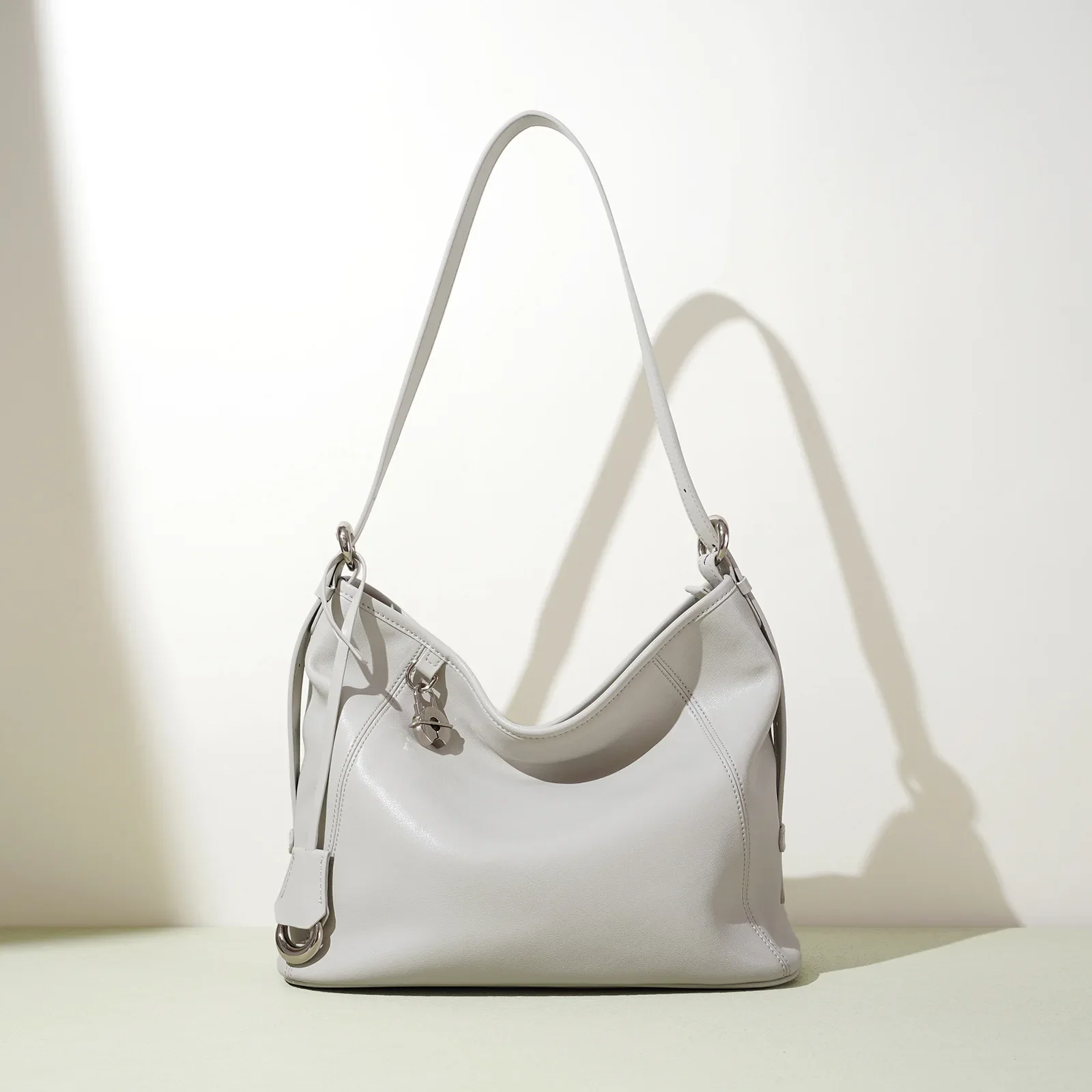 

2025 Designer Women's Underarm Tote Bag Large Capacity Single-Shoulder Light Luxury, Relaxed Fit & Premium Craftsmanship