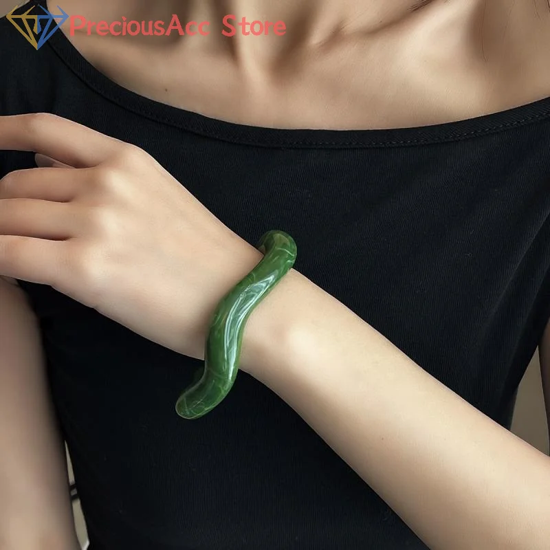 أزياء فريدة من نوعها غير النظامية الاكريليك الكفة الأساور للنساء بسيطة الملمس متعدد الألوان هندسية مفتوحة الإسورة مجوهرات نسائية #5