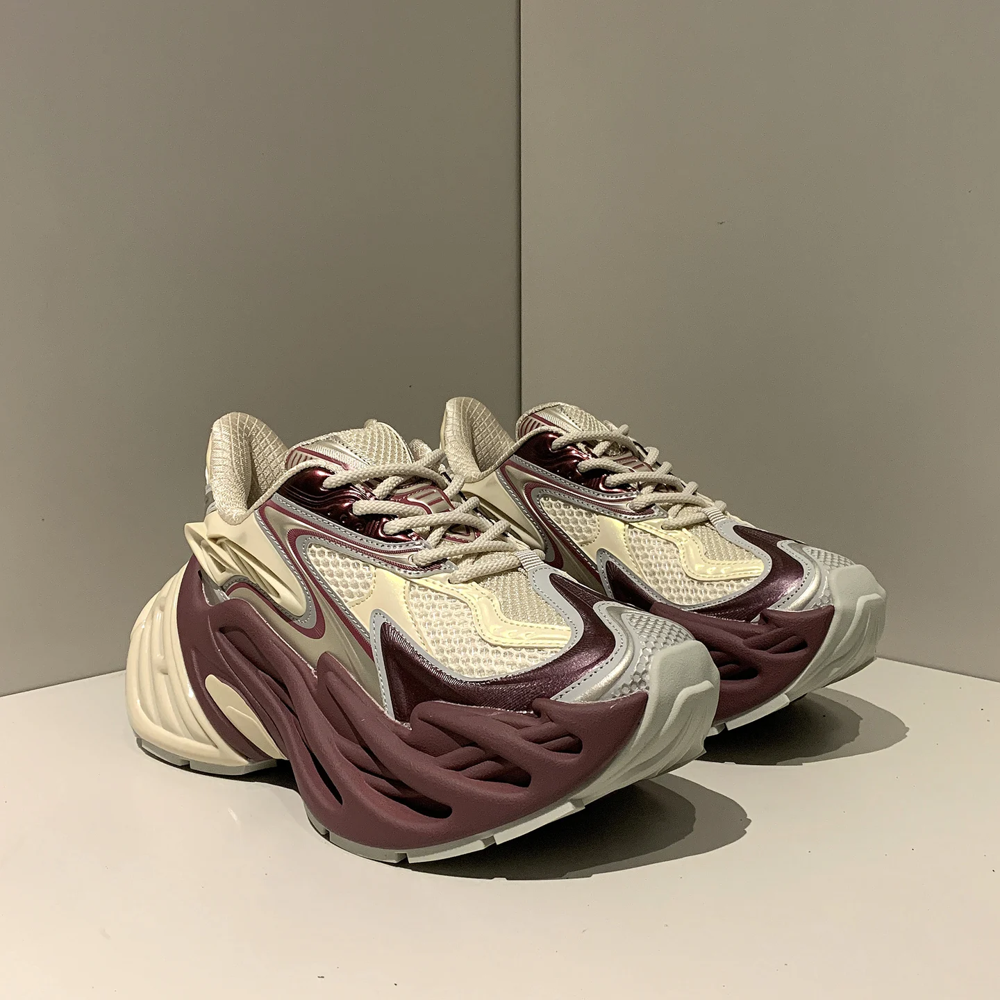 

Winter 2025 Bestseller: Breathable, Durable, Slip-Resistant Walking Shoes Exceptional Traction Lightweight High Quality