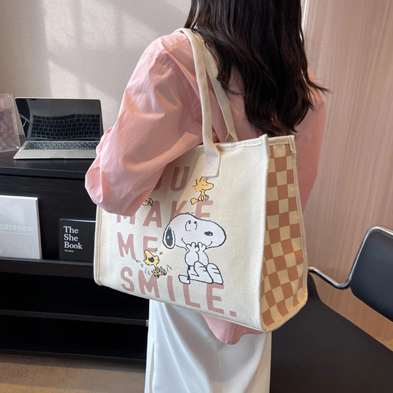 MINISO Disney Serie Snoopy Canvas Bag Women Cartoon Print Tote Bag Fashion Large Capacity Handheld Shoulder Bag Checkerboard Bag