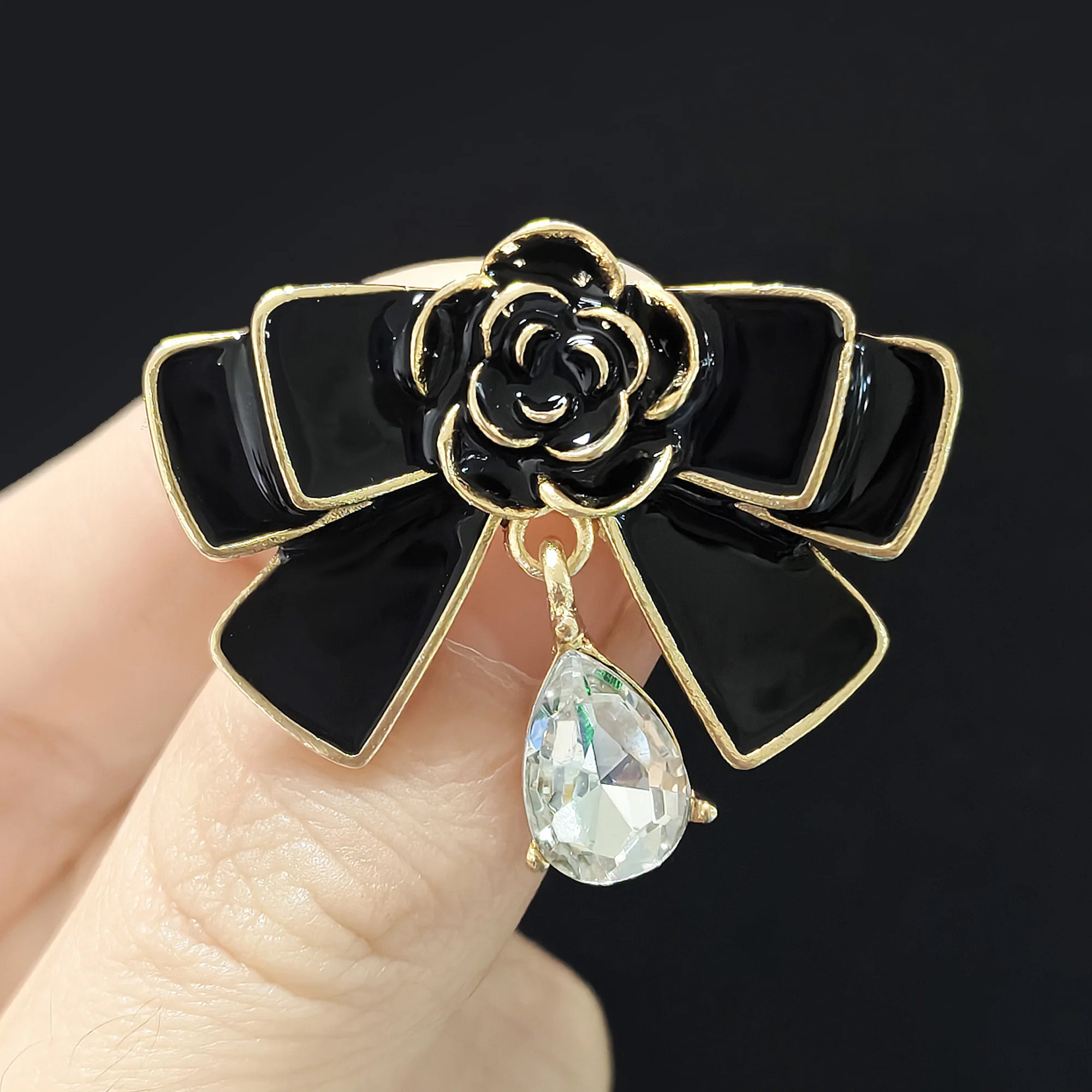 Beaut&Berry Luxury Enamel Bow Brooches for Women Unisex Ribbon Pins Casual Party Accessories Gifts Friends Decoration
