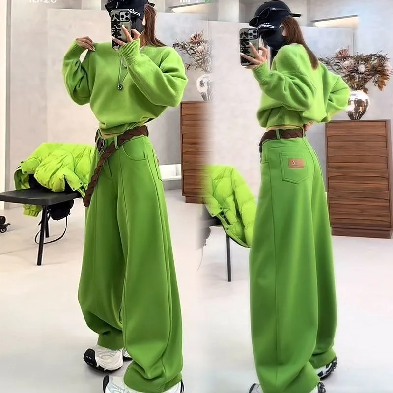 A New Korean-style Trendy Fashionable Winter Suit Women Featuring Slimming Green Sweater with Fleece Warmth Curved Casual Pants