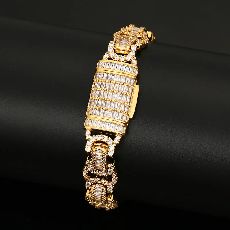 Exquisite artificial diamonds highlight every detail, unisex 13mm Bow Sugar Cube Bracelet of PT950 Platinum serves as daily