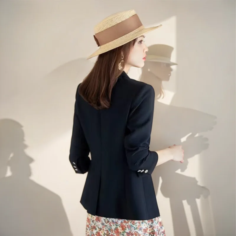 

Элегантный и молодежный женский блейзер из плюша, классический прямой крой, с отложным воротником, отделкой из бисера и разрезами по краю